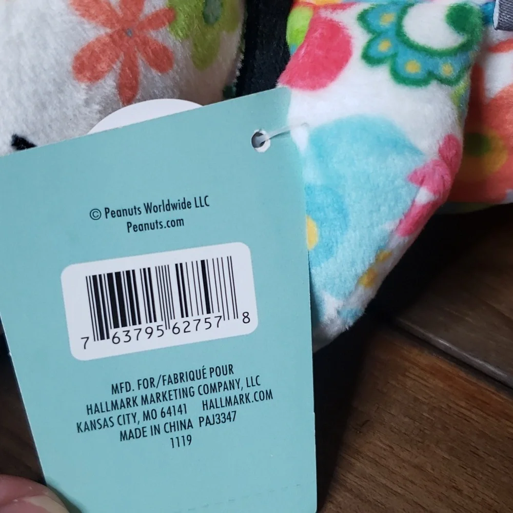 Hallmark nwt peanuts